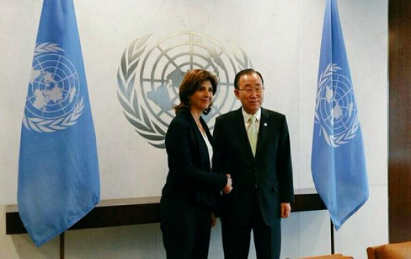 La canciller María Ángela Holguín con el Secretario General de Naciones Unidas, Ban Ki-Moon. FOTO Cancillería