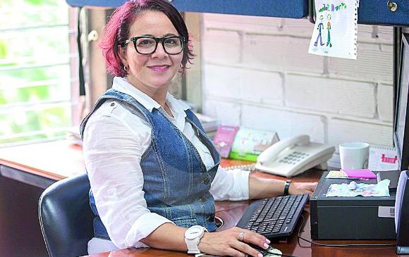 Doris Henao, jefa de Investigaciones, entró a estudiarla como segunda opción y se enamoró de la carrera. FOTO Donaldo Zuluaga