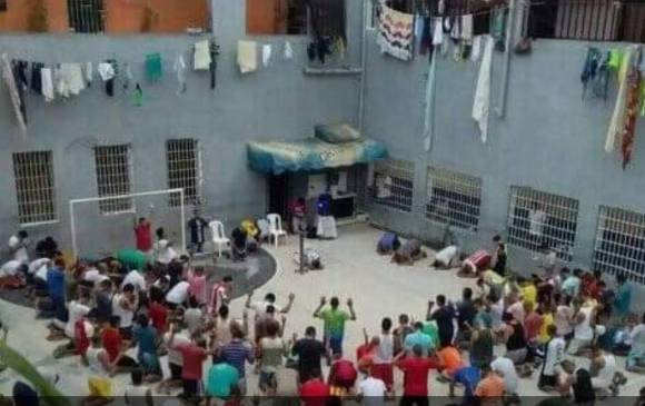 Reclusos de la cárcel de Villavicencio, en donde se presenta brote de coronavirus. FOTO: Colprensa