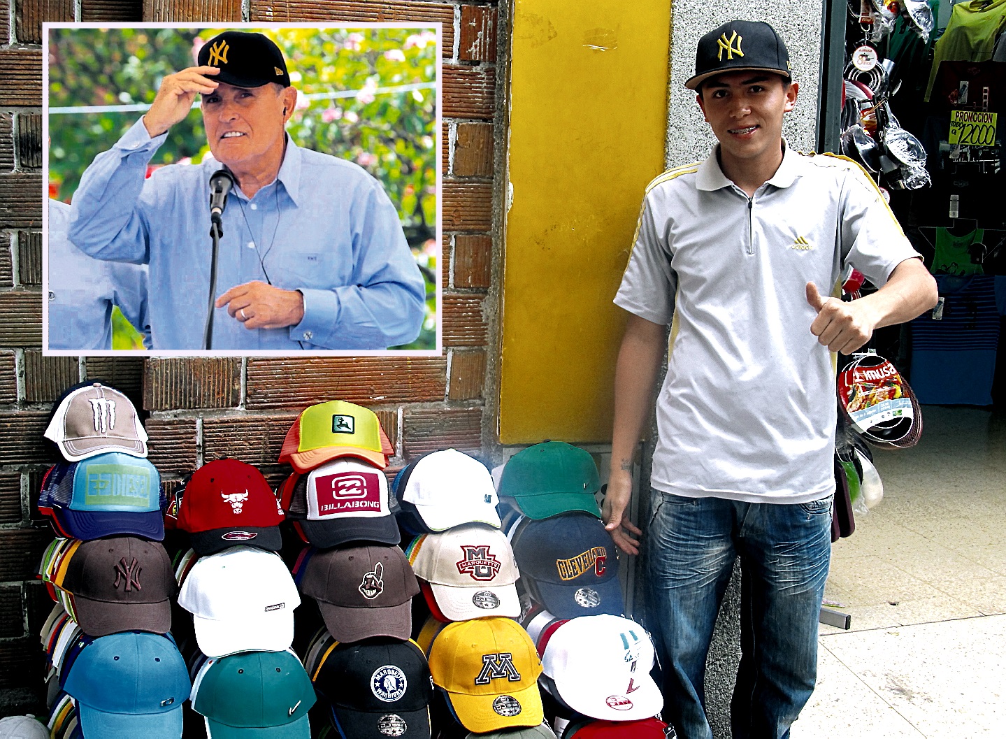 Juan Fernando Ruiz Ospina (foto) es el hombre que le vendió la gorra al exalcalde de Nueva York en la Plaza Botero. FOTO SANTIAGO FERNÁNDEZ Y CORTESÍA