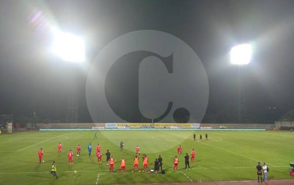 Ya volvió la luz al estadio de Ditaires. FOTO SANTIAGO CÁRDENAS