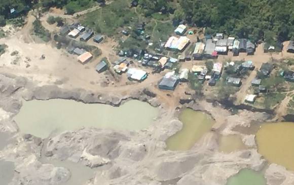 También fueron destruidos 17 campamentos de minería ilegal que en el último año afectaron el cauce del río Sambingo. FOTO Colprensa