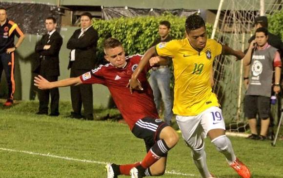 Imagen del partido entre la selección Colombia y su similar de Brasil, en juego de la primera jornada del Campeonato Suramericano Sub 17 en Paraguay. FOTO COLPRENSA