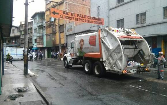 Este fue el vehículo que arrolló a un operario y le causó la muerte en el centro de Medellín. FOTO CORTESÍA JAIR OZROZCO