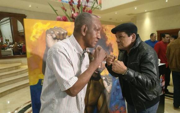 Antonio Cervantes y Roberto “Manos de Piedra Durán”, un encuentro de grandes. FOTO cortesía AMB 
