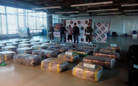Las autoridades incautaron una tonelada de marihuana y 1 kilo de clorhidrato de cocaína en Medellín. FOTO CORTESÍA EJÉRCITO