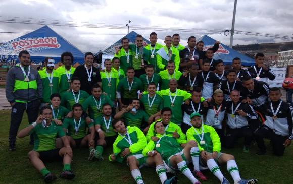 El equipo masculino de rugby de la U. de A. celebra el oro alcanzado en los Universitarios. FOTO cortesía-universidad de Antioquía