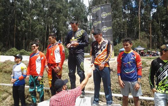 Andrés Jiménez corrió con inteligencia para terminar en el primer lugar del podio en la competencia en Ambato. FOTO cortesía