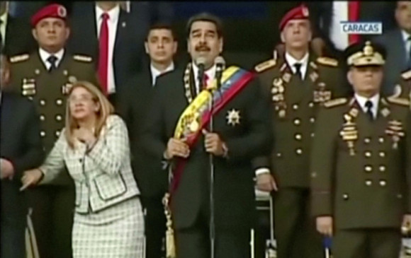 Momento en el que el presidente de Venezuela, Nicolás Maduro, fue atacado con drones durante un acto público, en 2018. FOTO ARCHIVO