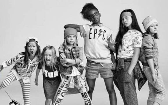 “La niña pequeña blanca (en la foto antigua) se ve feroz. La bella niña negra (en la nueva foto) se ve enojada”, fue uno de los comentarios en redes. FOTO: @MatthewACherry