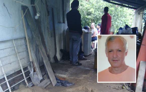 A punta de pica y pala desentierran a su padre en una finca en Bello