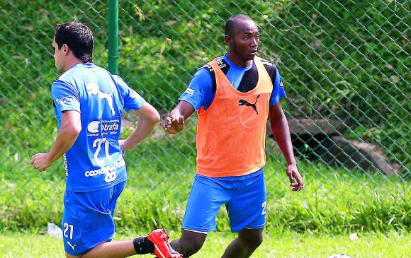 Diego Herazo (naranja) regresa al DIM. FOTO manuel saldarriaga