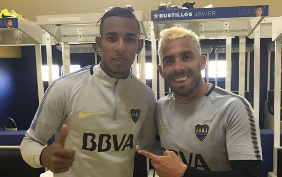 Sebastián Villa posó con Carlos Tévez en su primer día en Boca Juniors. FOTO: TWITTER