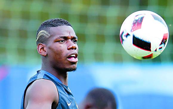 Paul Pogba es una de las figuras de Francia y será clave hoy en el encuentro ante la sorpresiva Islandia. FOTO Reuters