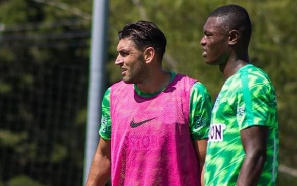 En la imagen aparecen el defensor Diego Braghieri y el delantero Fabián González Lasso. FOTO cortesía @nacionaloficial