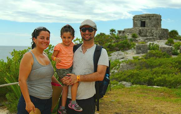Marcela Mariscal, María del Mar y JL Pastor en Tulum, Riviera Maya. Colombia Travel Blog-México. FOTO cortesía 