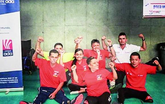 Eliana se impulsa en el voleibol