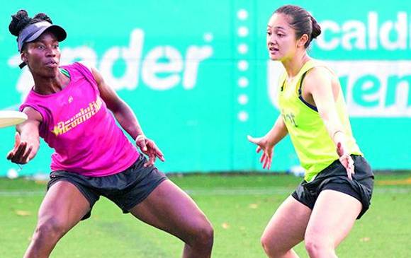 Rifas, empanadas y bailes como solución a la falta de apoyo