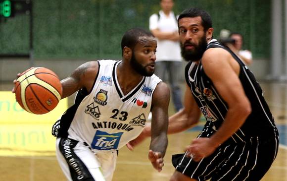A la semifinal pasará el equipo que gane dos juegos y Academia quedó a uno de lograrlo. FOTO JULIO CÉSAR HERRERA