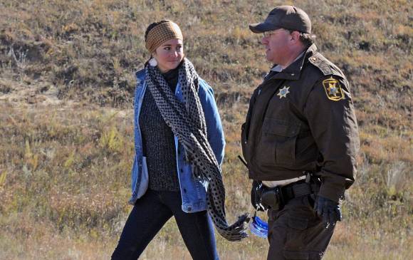 Shailene Woodley transmite su propio arresto en marcha