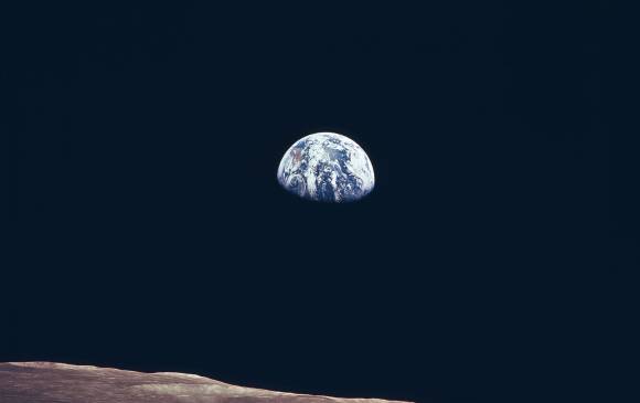 La famosa “Eathrise” es la primera imagen de la Tierra, tomada por el astronauta Bill Anders del Apolo 8, desde el espacio, el 24 de diciembre de 1968. FOTO NASA