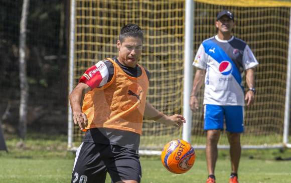 Mauricio Molina celebró su cumpleaños 37 en Barranquilla, antes del duelo con el conjunto tiburón. FOTO juan antonio sánchez