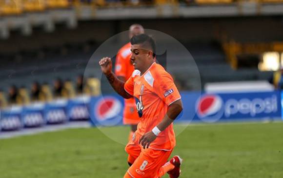 Yeison Guzmán aportó en el medio campo naranja, hasta que estuvo en la cancha. Salió a los 72 minutos. FOTO colprensa 