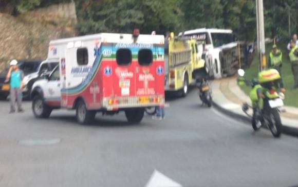 Los microbuses escolares chocaron de frente. FOTO CORTESÍA
