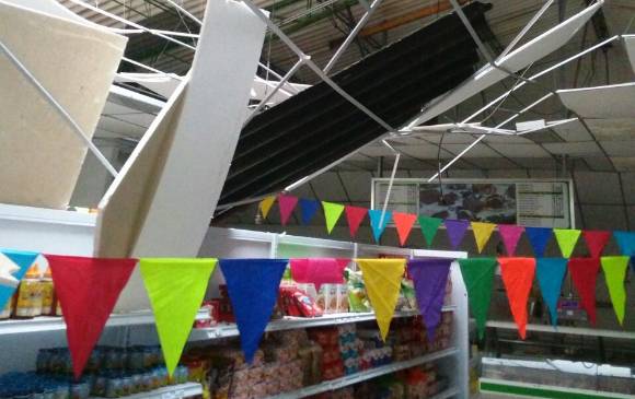 Varios locales comerciales también resultaron afectados. 