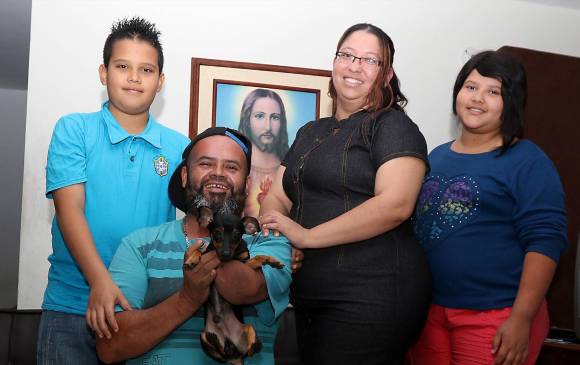 Después de sobrevivir a tantas dificultades, Jairo Alonso disfruta a sus anchas del amor de su familia. FOTO julio césar herrera