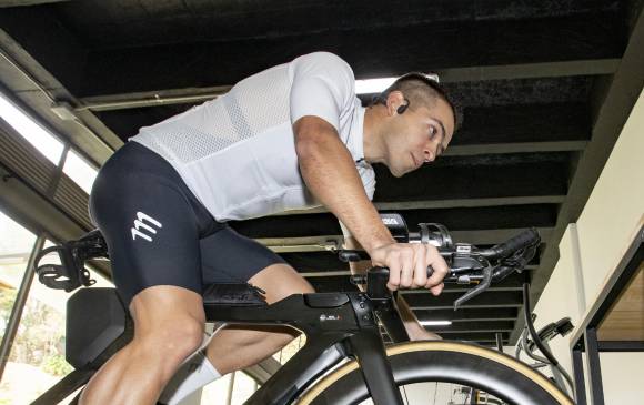 Felipe Echeverri se prepara para ir al Mundial de Ironman, en Nueva Zelanda. FOTO Jaime Pérez
