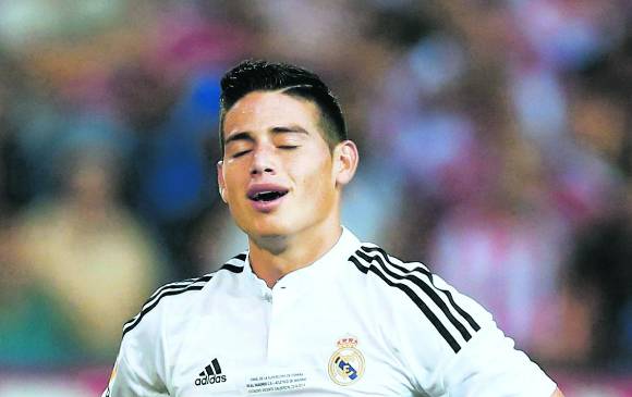 El lamento de James Rodríguez tras el empate 2-2 con Valencia, que alejó al Real Madrid del título en España. FOTO Reuters
