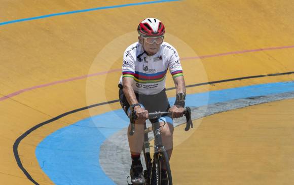 Cochise no abandona su amiga preferida, la bicicleta. El 25 de octubre se le rendirá homenaje. FOTO camilo Suárez