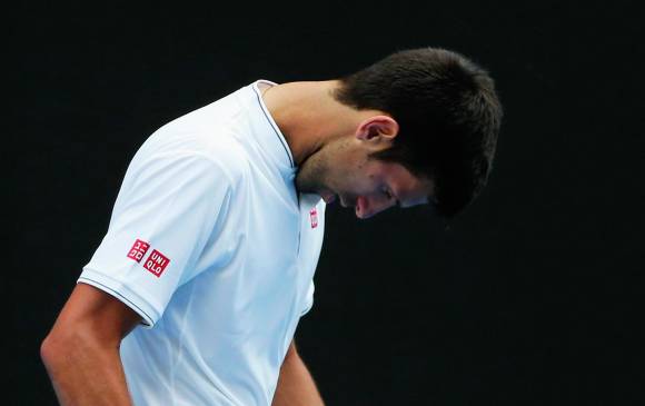 La cabeza gacha en varios momentos del partido: así se vio a Nole. FOTO reuters 