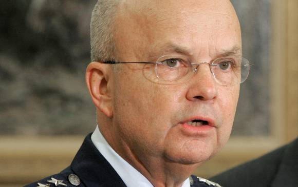 “(...) es un ataque partidista sobre la agencia que ha realizado todo lo posible para proteger a Estados Unidos”, escribieron los ex directores de la CIA George Tenet, Porter Goss y Michael Hayden (en la foto). FOTO AP
