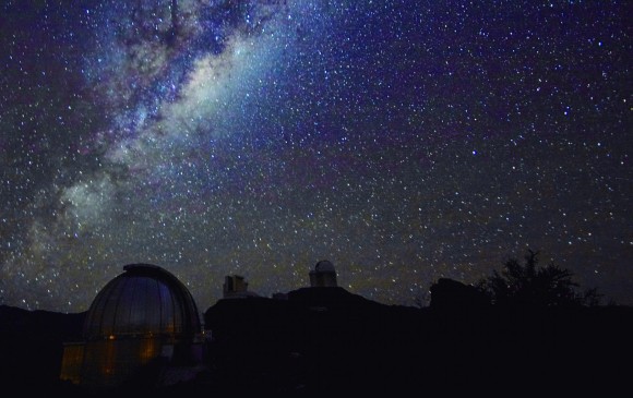 Un cielo bien oscuro y despejado ofrece gran cantidad de estrellas y otros rasgos de la Vía Láctea. Es el mejor escenario para ver con nitidez las lluvias de meteoros. FOTO ESO
