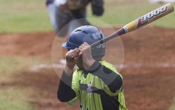La agilidad y fortaleza de los chicos del béisbol. FOTO manuel saldarriaga