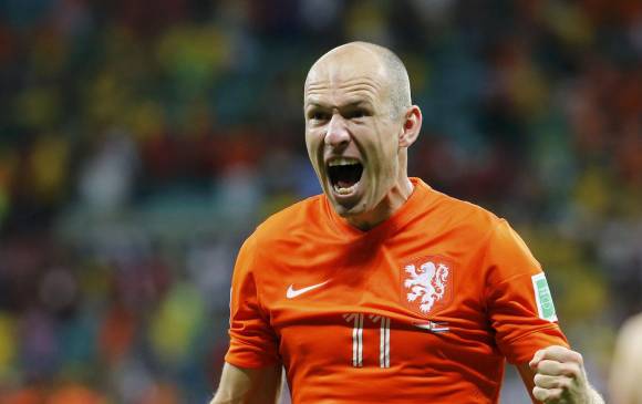 Arjen Robben (foto central), Bastian Schweinsteiger (izquierda-abajo), Marco Verrati, Karim Benzemá, Frank Ribery e Ilkay Gündogan (derecha), figuras a extrañar en la cita francesa . FOTO Reuters