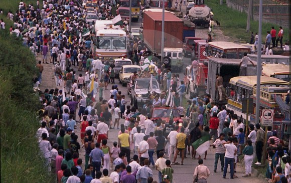 Nacional movilizó y unió a todo un país gracias al título de Copa Libertadores. A las calles salieron hinchas y seguidores del fútbol a celebrar la gesta lograda por el equipo verde. FOTO archivo EC.