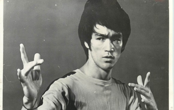 Bruce Lee en la cinta El dragón no ha muerto. FOTO Archivo