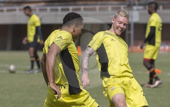 Ray Vanegas y el inglés George Sounders fueron incluidos en la nómina de viajeros del Envigado. FOTO Donaldo Zuluaga