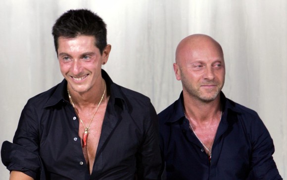 Diseñadores italianos Domenico Dolce (a la derecha) y Stefano Gabbana no venderán su firma ni dejarán heredero. FOTO: Reuters