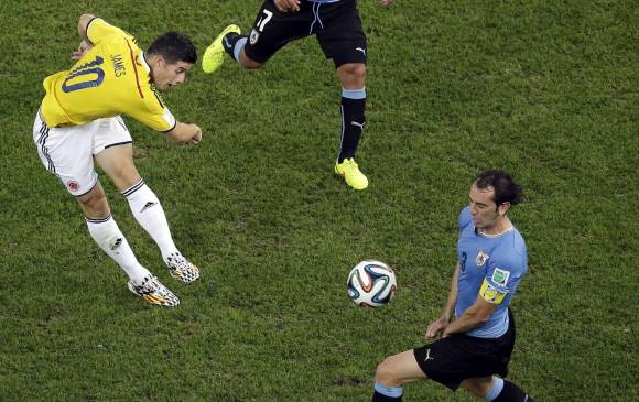 Todo un lujo el gol de James Rodríguez ante Uruguay. FOTO archivo