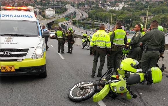 En el siniestro estuvieron implicados cuatro vehículos: un automóvil y tres motocicletas. FOTO CORTESÍA DESPIERTA ANTIOQUIA
