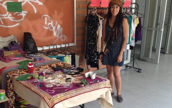 Dahiana Vásquez, de la U. de A., vende vestidos, accesorios y zapatos. 