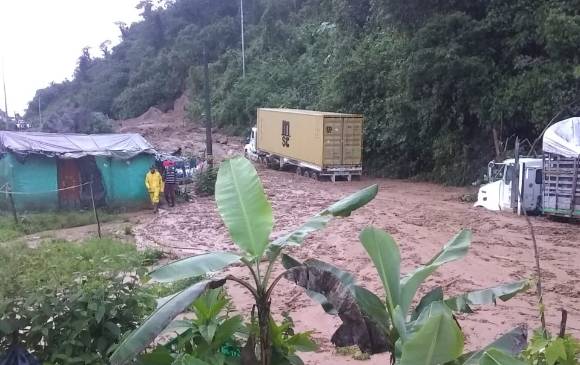 Derrumbe en la vía Llanos del Cuiva – Taraza. Foto: Movilidad Colombia @MovColombia1
