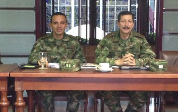 El pasado 3 de diciembre el general Nicasio Martínez (derecha), fue ascendido por el Congreso, pese a cuestionamientos de algunos parlamentarios. A la izquierda, el general Néstor Robinson FOTO cortesía