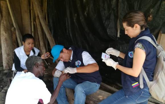 Esta imagen corresponde a la labor de prevención y control de chagas agudo en población afro en Chocó, en 2019. 