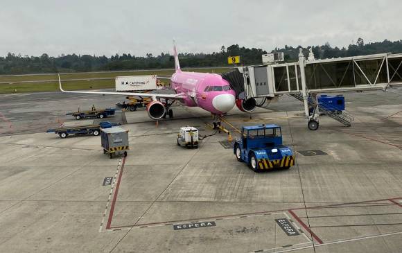 El vuelo salió desde Rionegro con destino a Cartagena y posteriormente a Miami, Estados Unidos. FOTO CORTESÍA VIVA AIR
