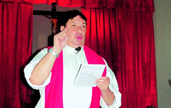 El sacerdote se entregó el martes a las autoridades. Foto tomada de Facebook